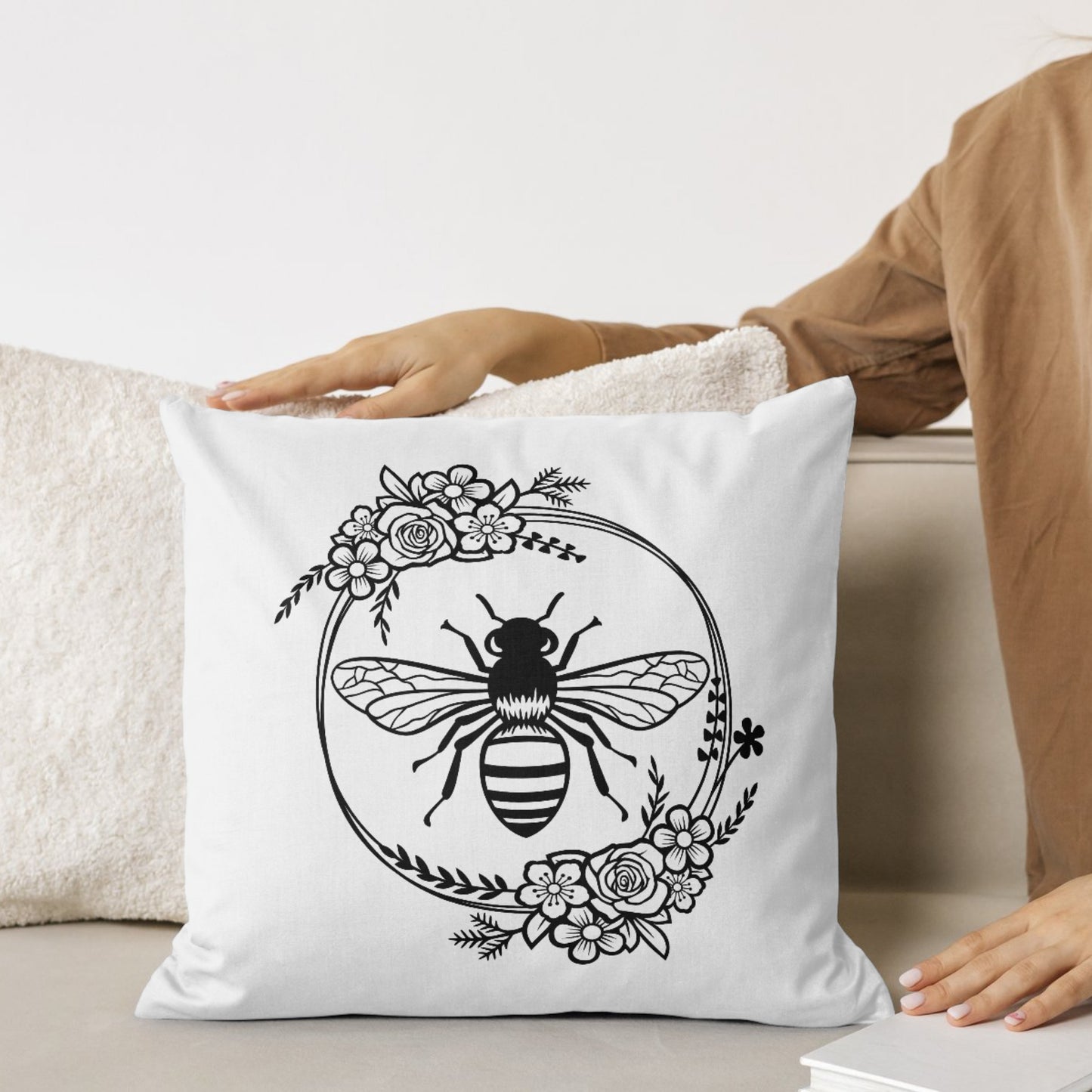 Floral bee design perfect for creative cutting projects