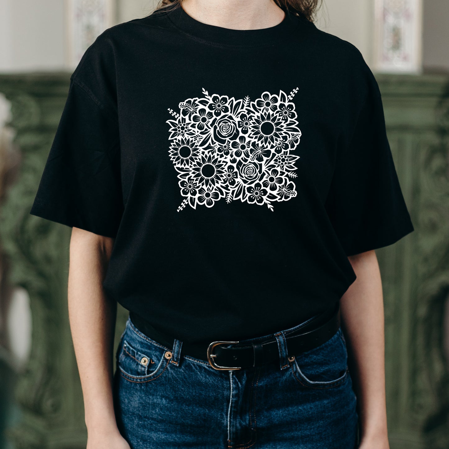 Elegant black and white floral designs for cutting use