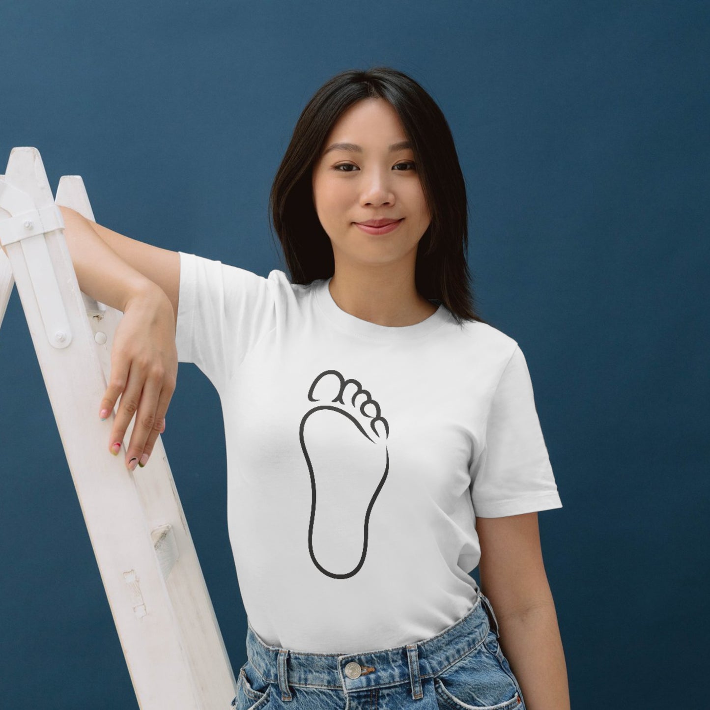 Unique foot outline design for crafting and cutting projects