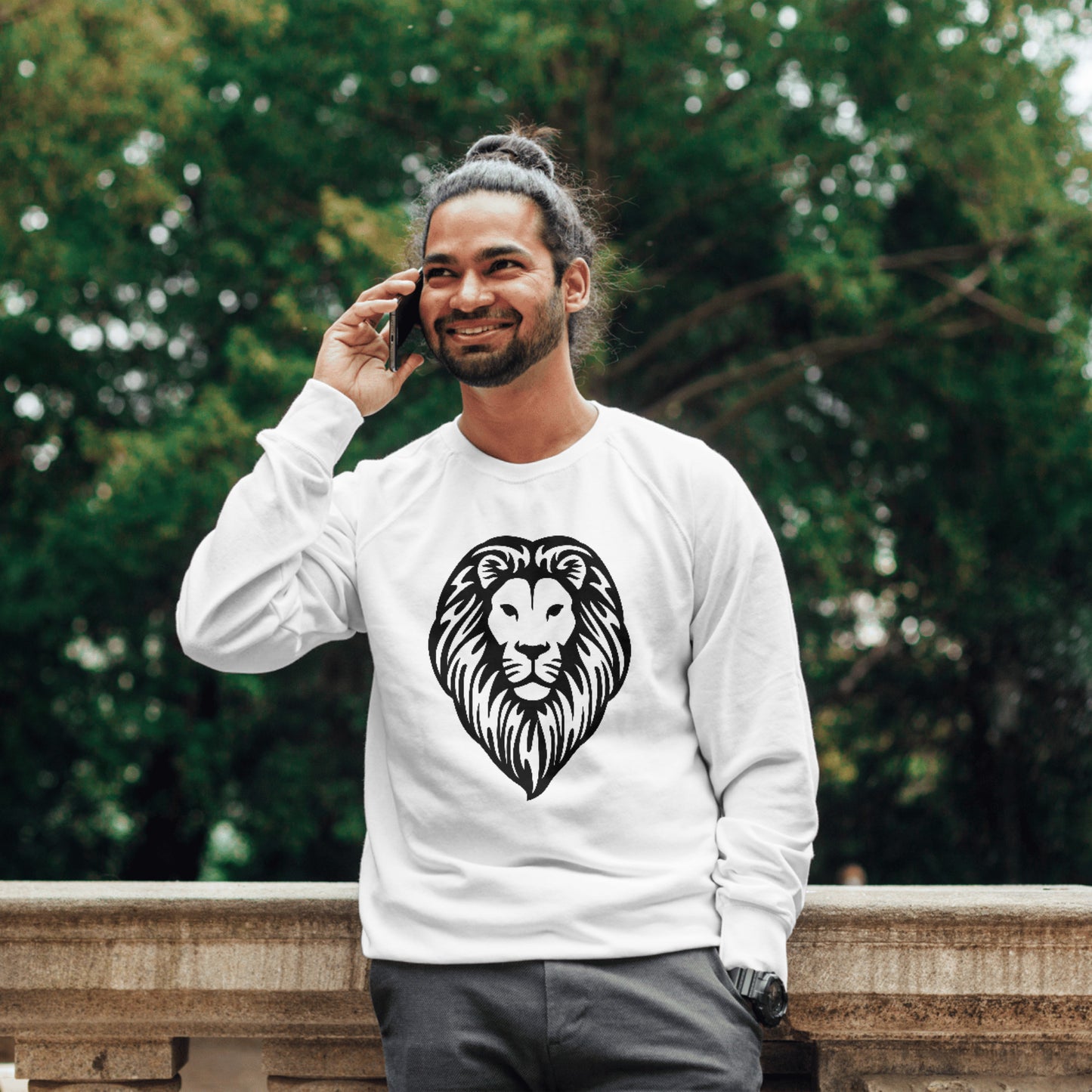 Stunning black and white lion face design for cutting machines