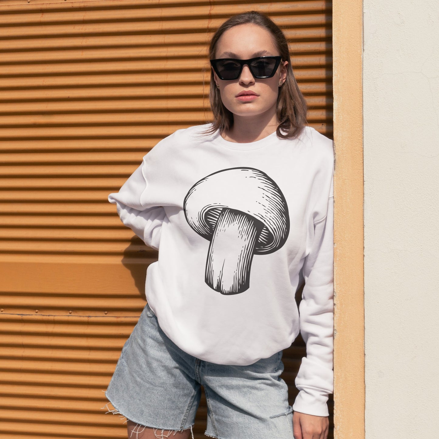 Engaging vintage mushroom outline design for crafting