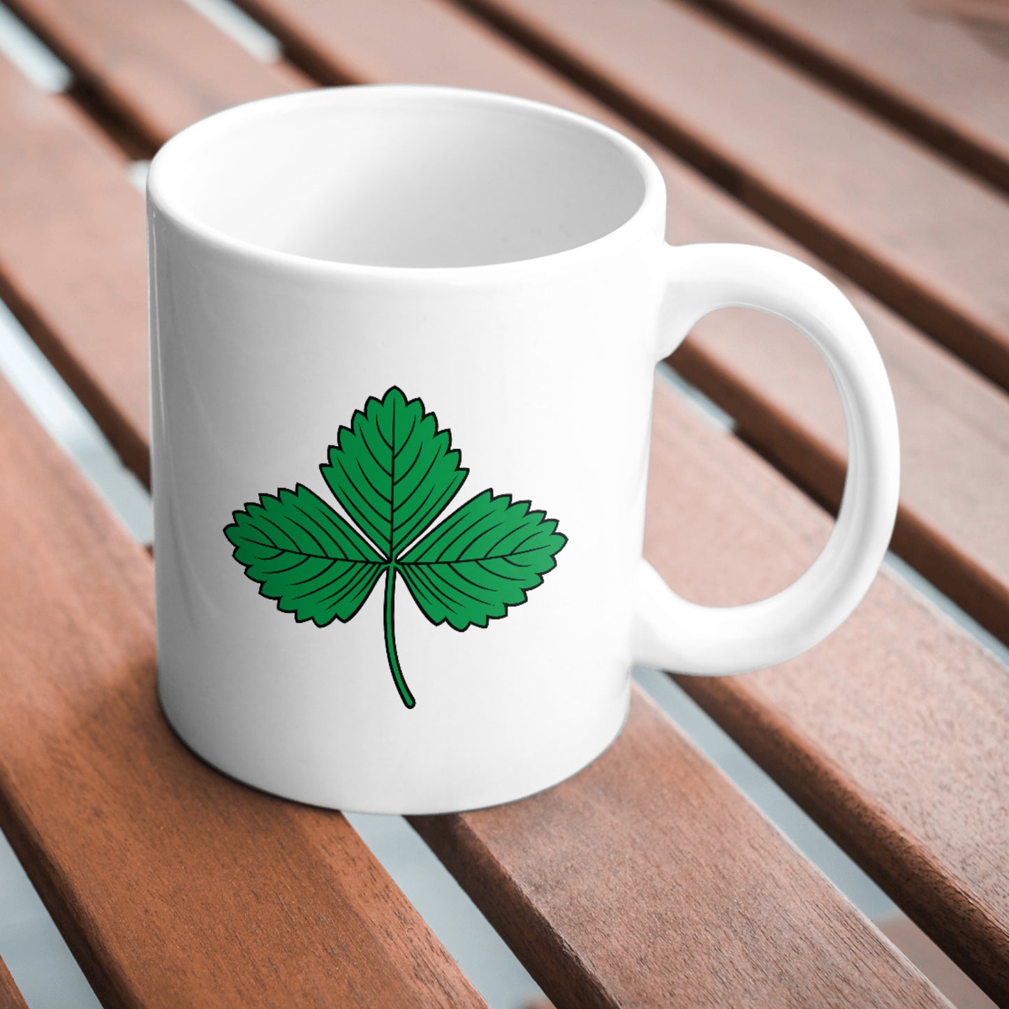 Elegant strawberry leaf design for cutting machines